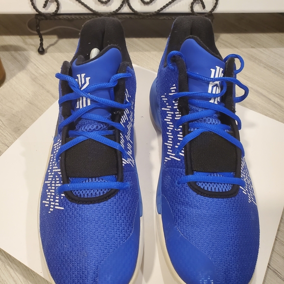 Nike Kyrie Flytrap 2 Blue & White Athletic Sneakers Size 10 - Picture 3 of 16